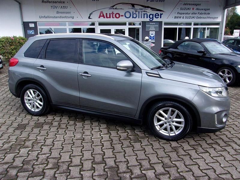 Grau Gebraucht 2016 Suzuki Vitara Comfort+ SUV | 17.800 € (Etwas zu teuer) - Bild 1/4