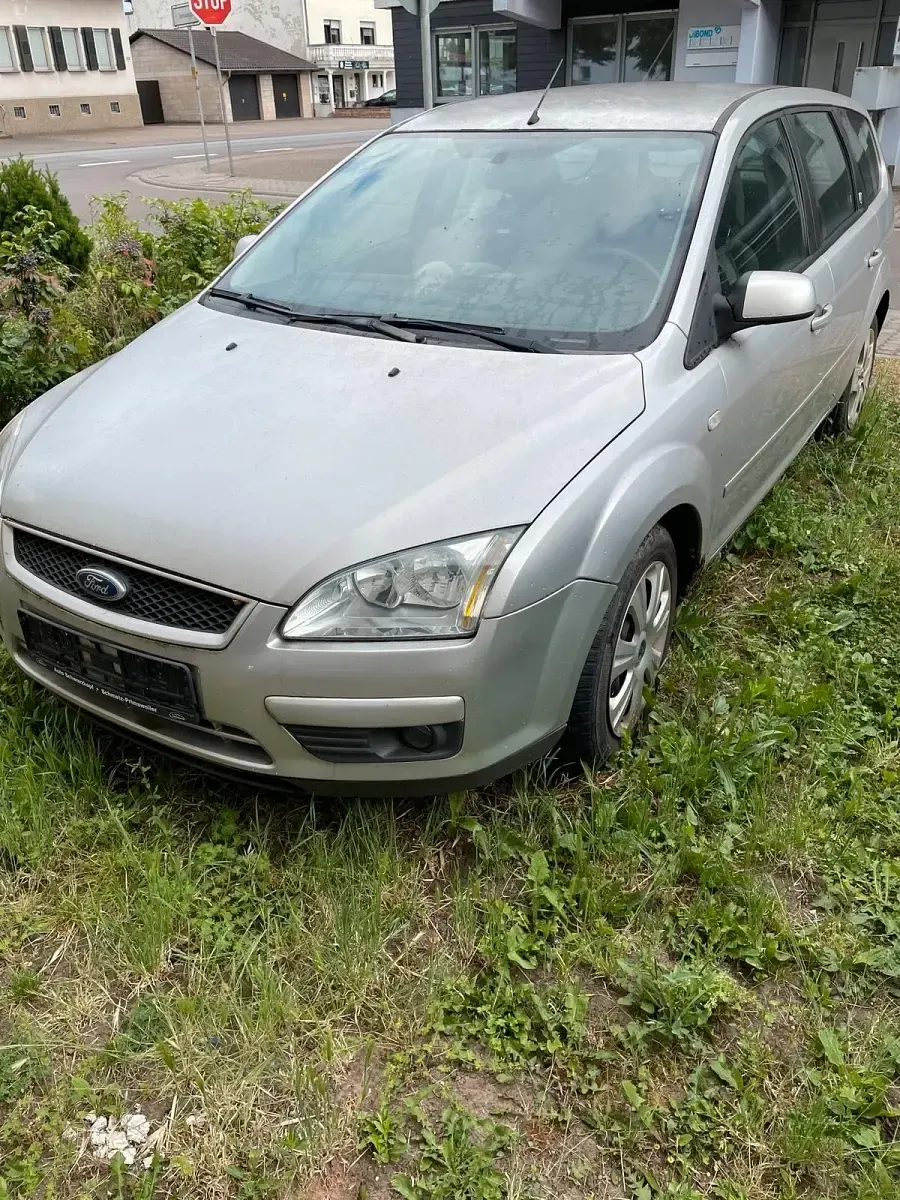 Gebraucht Ford Focus 100 PS (73 kW) 2007 Silber Kombi