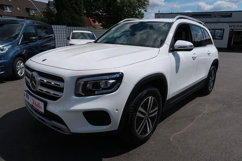 Weiß Gebraucht 2021 Mercedes GLB200 Style SUV | 26.900 € (Etwas zu teuer) - Bild 1/4