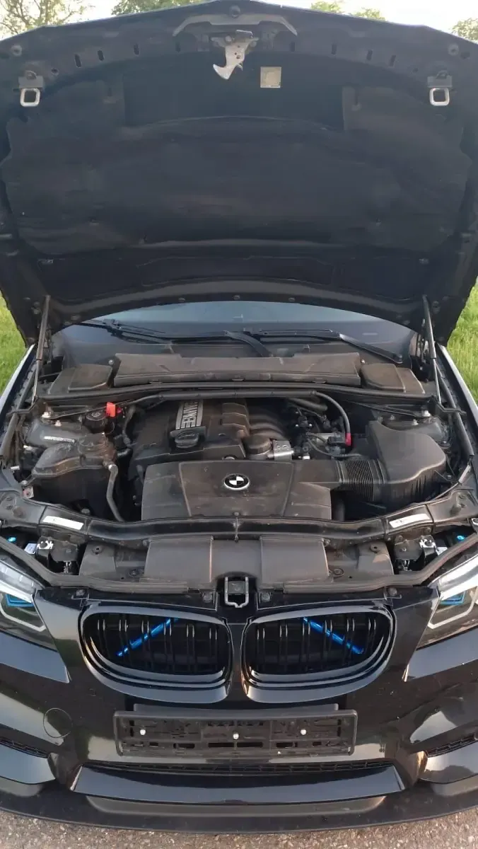 Gebraucht BMW 320 170 PS (125 kW) 2009 Schwarz Limousine