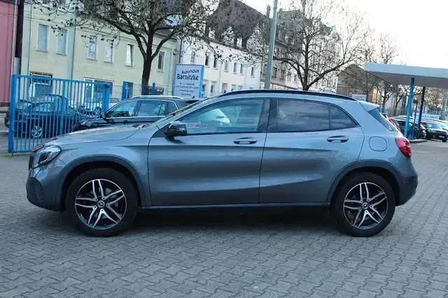 Gebraucht Mercedes GLA250 211 PS (155 kW) 2018 Andere SUV