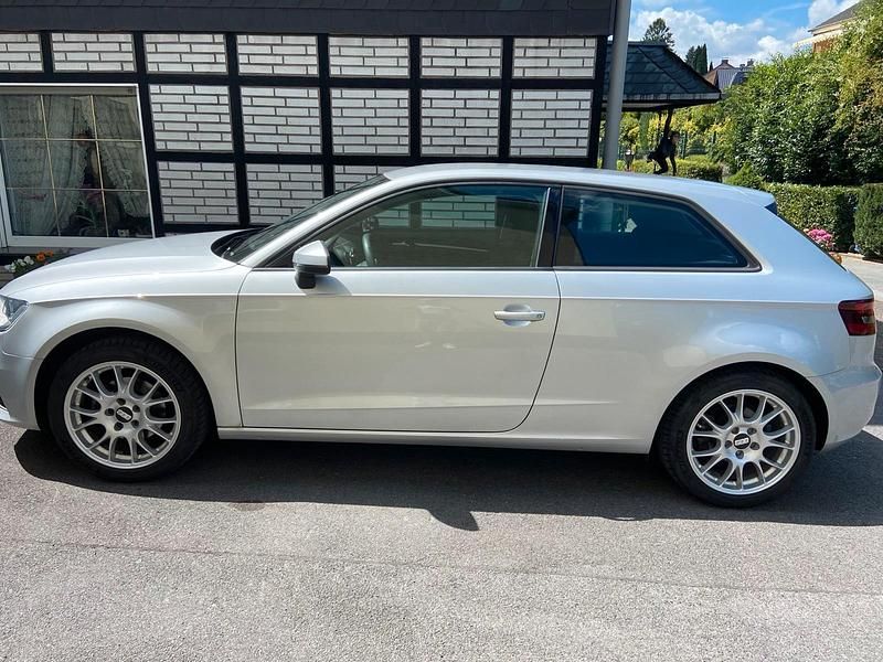 Silber Gebraucht 2013 Audi A3 Kleinwagen | 4.300 € (Superpreis) - Bild 1/3