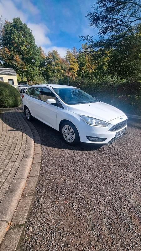 Weiß Gebraucht 2017 Ford Focus Business Edition Kombi | 6.600 € - Bild 1/4