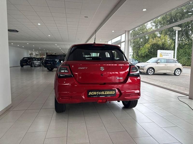 Neu Suzuki Swift Comfort+ 83 PS (61 kW) 2025 Rot Kleinwagen