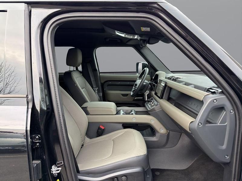 Gebraucht Land Rover Defender SE Dynamic 249 PS (183 kW) 2025 Santorini black SUV