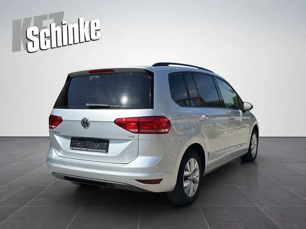Gebraucht VW Touran Trendline 110 PS (80 kW) 2016 Silber Van / Kleinbus
