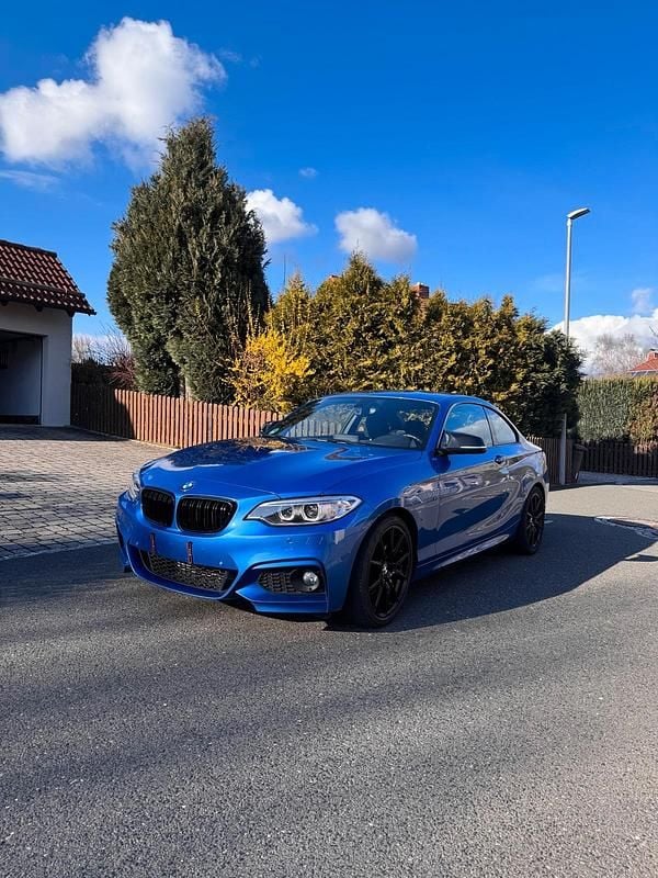 Blau Gebraucht 2016 BMW 220 Shadowline Coupé | 22.500 € (Etwas zu teuer) - Bild 1/4