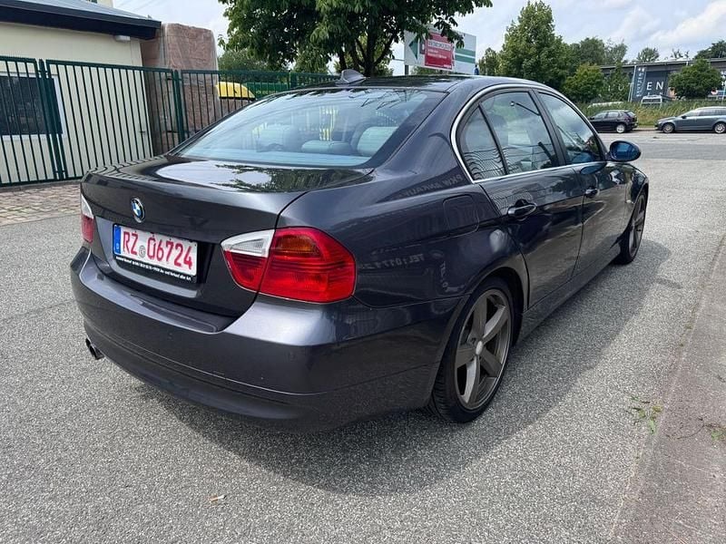 Gebraucht BMW 330 Sport Line 258 PS (189 kW) 2006 Grau Limousine