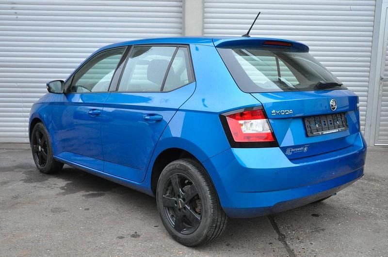 Gebraucht Skoda Fabia Ambition 90 PS (66 kW) 2015 Blau Limousine