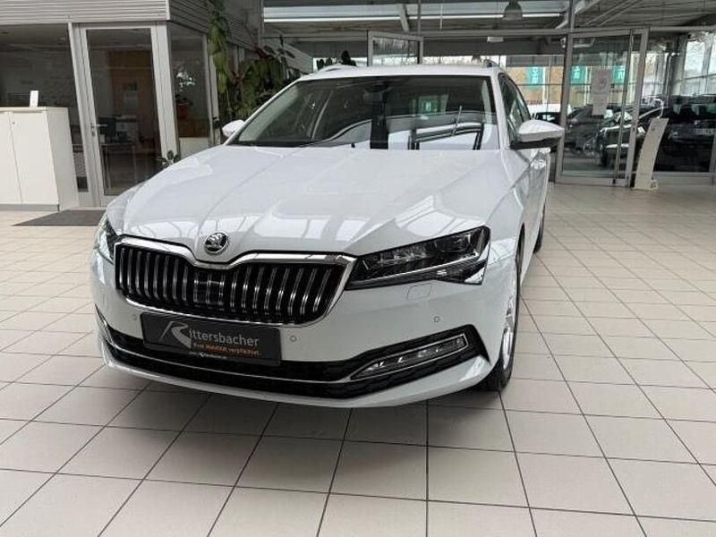 Gebraucht Skoda Superb Style 150 PS (110 kW) 2024 (moonweiss metallic) Kombi
