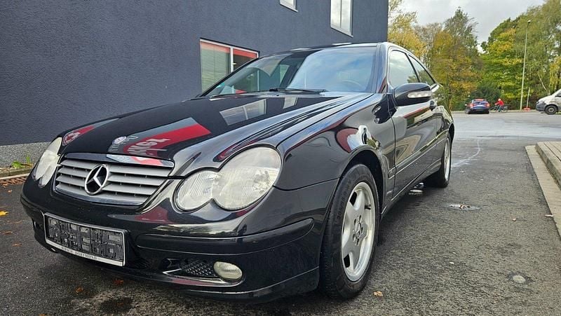 Schwarz Gebraucht 2002 Mercedes C180 Coupé | 4.750 € (Teuer) - Bild 1/4