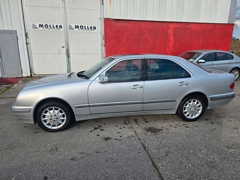 Gebraucht Mercedes E320 Elegance 224 PS (164 kW) 2000 Silber Limousine