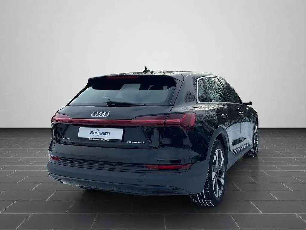 Używany Audi e-tron Ambiente 300 kW (408 KM) 2022 Czarny SUV