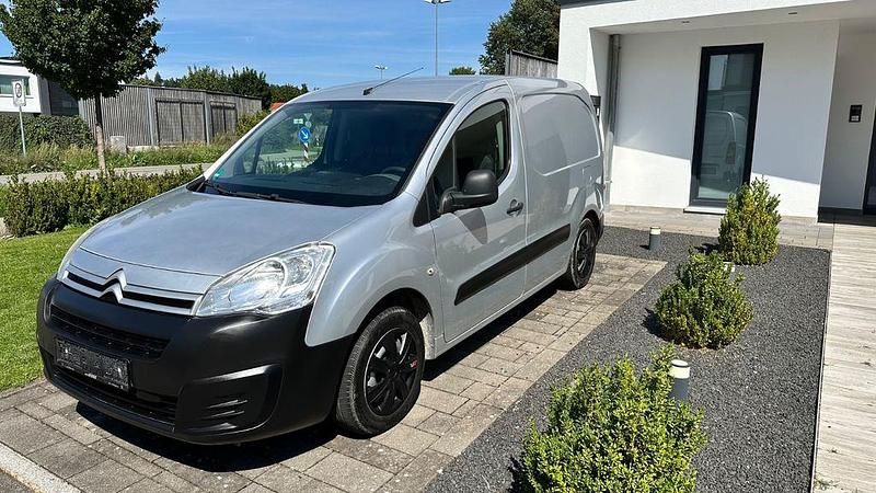 Grau Gebraucht 2017 Citroën Berlingo Van / Kleinbus | 9.200 € (Fairer Preis) - Bild 1/4