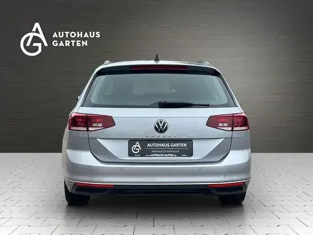 Gebraucht VW Passat 240 PS (176 kW) 2023 Silber Kombi