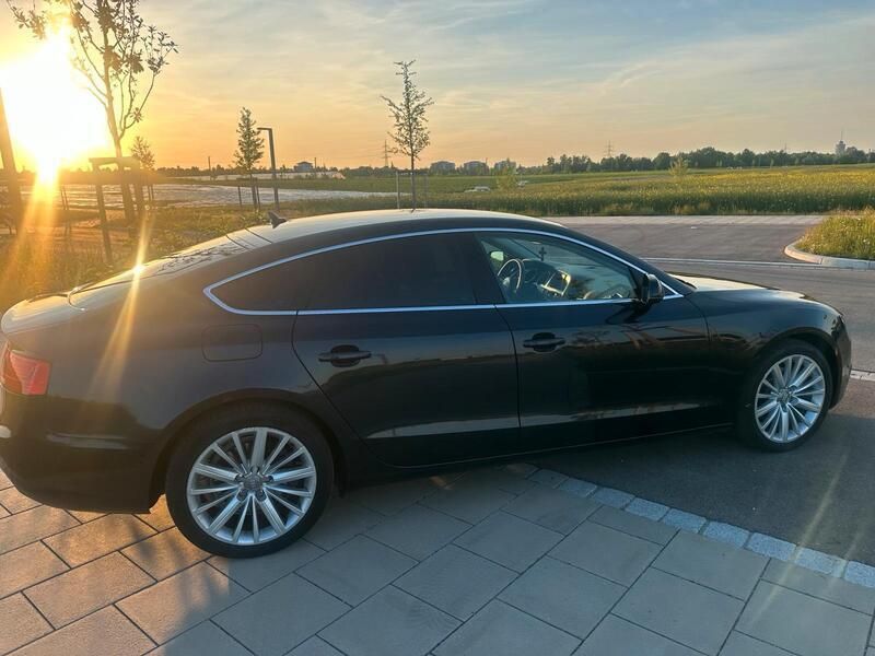 Blau Gebraucht 2016 Audi A5 Sportback Design Kleinwagen | 16.500 € - Bild 1/4