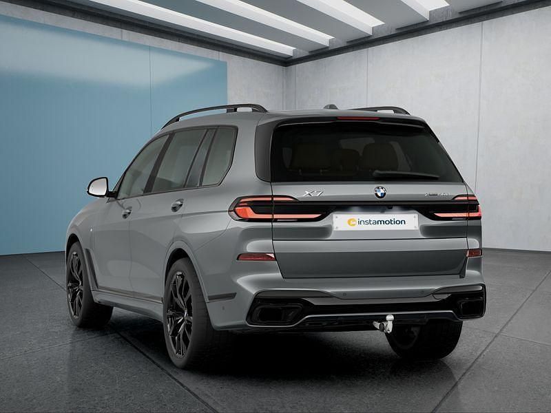 Neu BMW X7 352 PS (258 kW) 2025 Grau SUV