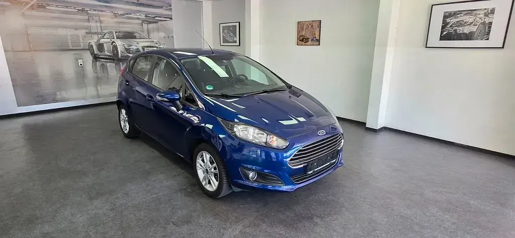 Gebraucht Ford Fiesta Titanium 101 PS (74 kW) 2015 Blau Kleinwagen