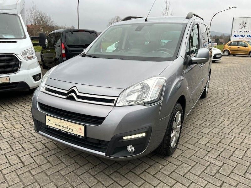 Grau Gebraucht 2017 Citroën Berlingo SELECTION Van / Kleinbus | 12.790 € (Teuer) - Bild 1/4