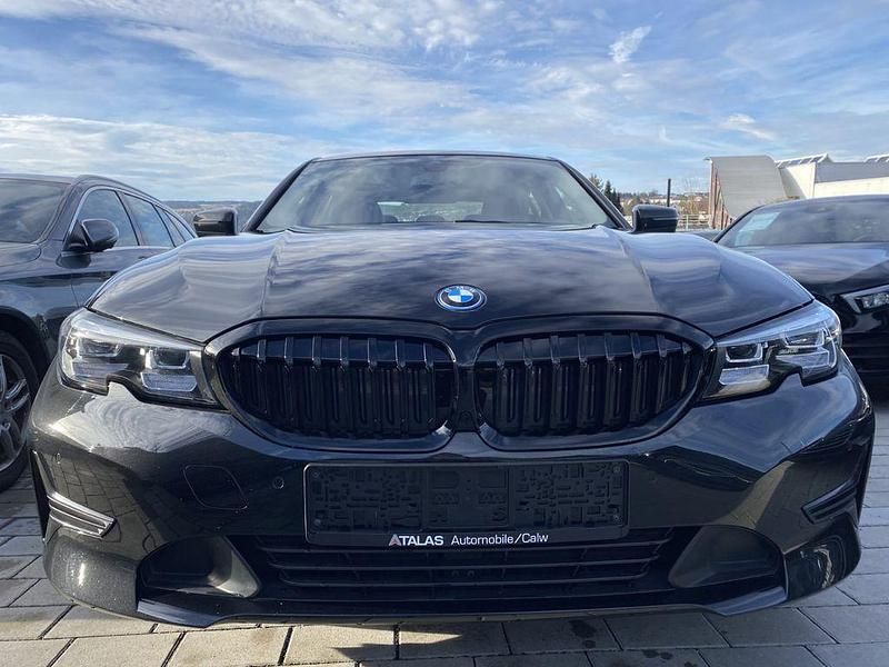 Saphirschwarz Gebraucht 2022 BMW 320e Limousine | 25.900 € (Guter Preis) - Bild 1/4