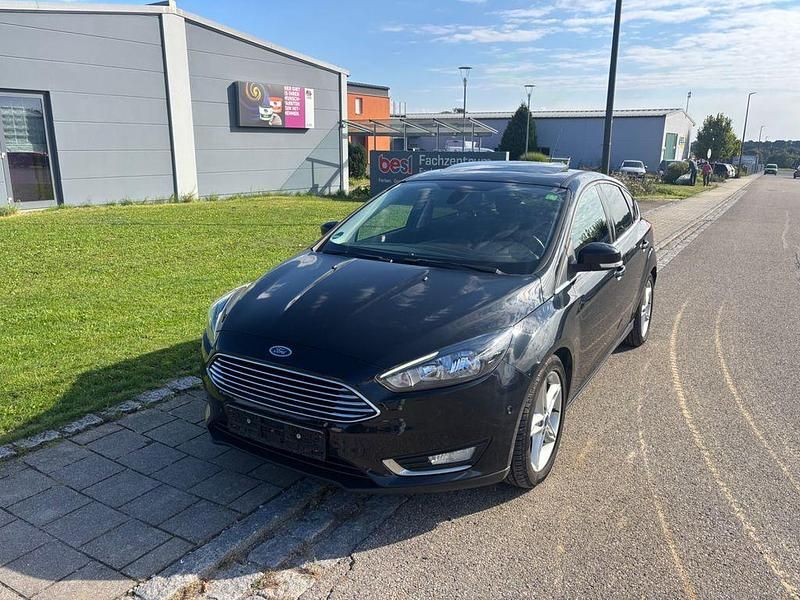 Schwarz Gebraucht 2015 Ford Focus Titanium Limousine | 7.799 € (Guter Preis) - Bild 1/4