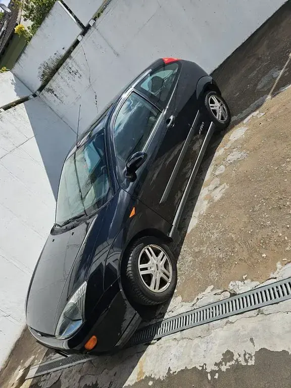 Occasion Ford Focus 75 ch (55 kW) 2001 Noir Berline