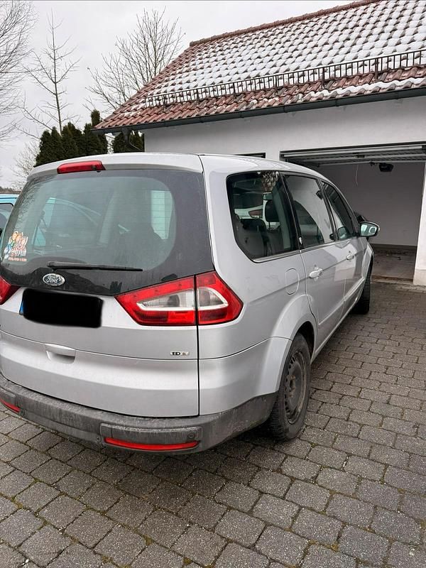 Gebraucht Ford Galaxy 175 PS (128 kW) 2009 Silber Van / Kleinbus