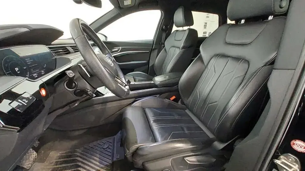 Używany Audi e-tron S-Line 300 kW (408 KM) 2019 Czarny SUV