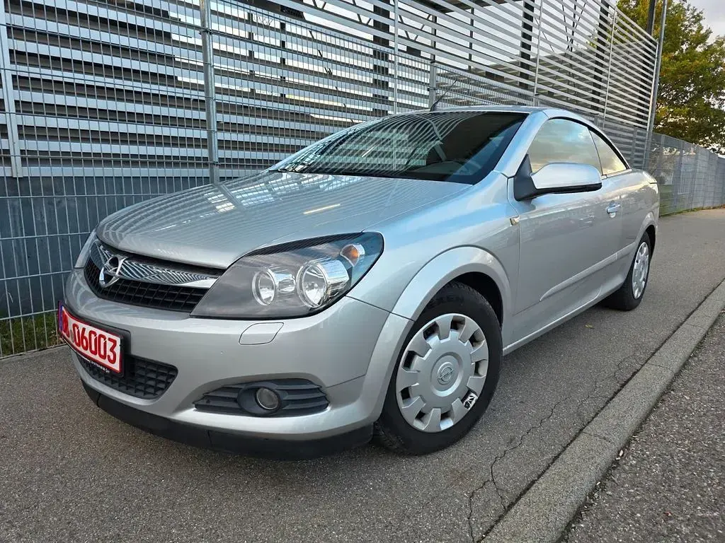 Gebraucht Opel Astra Edition 140 PS (102 kW) 2007 Starsilber/silver iii Cabrio