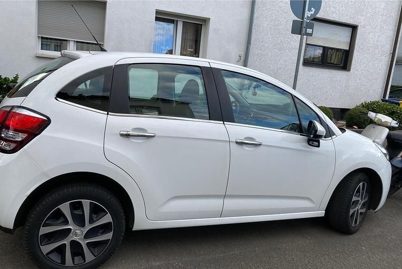 Weiß Gebraucht 2016 Citroën C3 Kleinwagen | 7.000 € - Bild 1/4