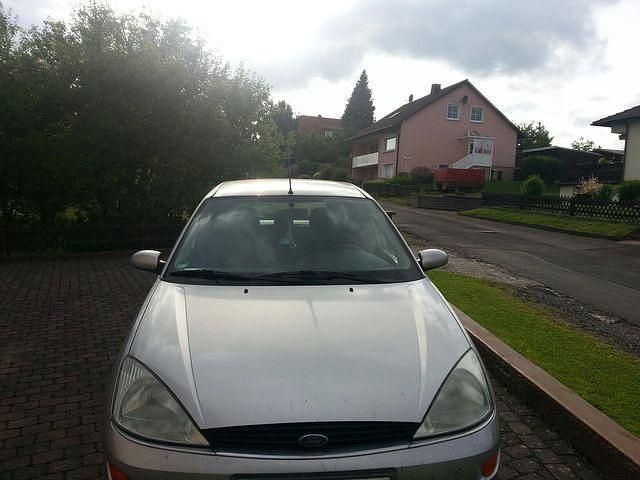 Gebraucht Ford Focus Ghia 116 PS (85 kW) 1999 Silber metallic Kombi