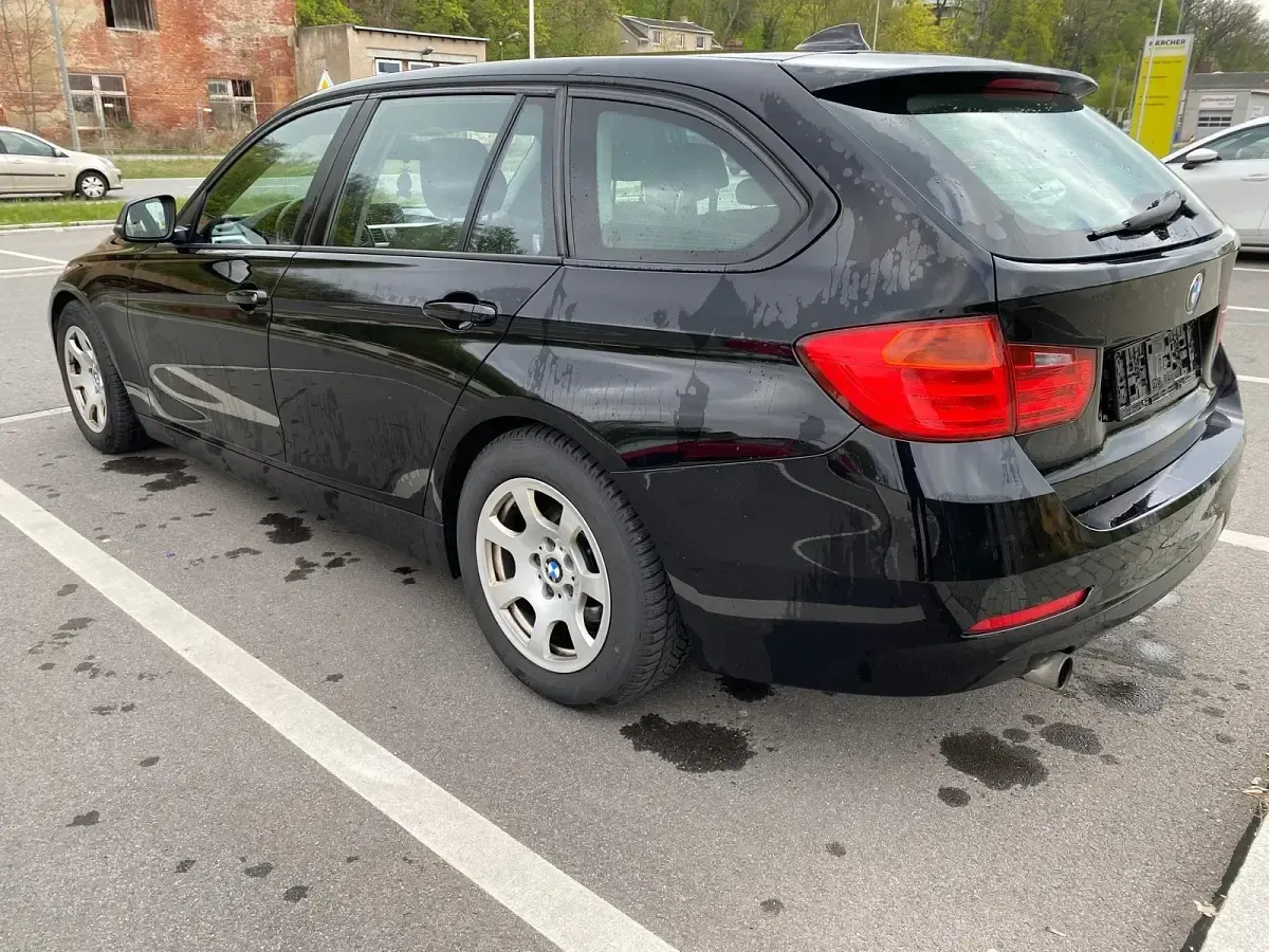 Gebraucht BMW 320 163 PS (119 kW) 2013 Schwarz Kombi