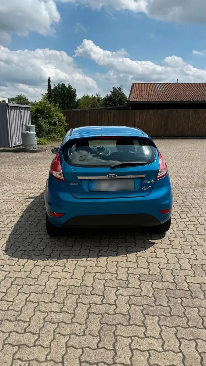 Gebraucht Ford Fiesta 100 PS (73 kW) 2013 Blau Kleinwagen