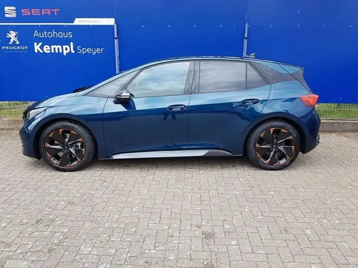 Używany Cupra Born 169 kW (231 KM) 2025 Niebieski Hatchback