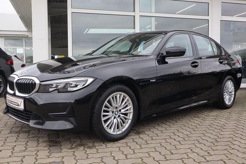 Schwarz ii Gebraucht 2022 BMW 320 Shadowline Limousine | 25.790 € (Guter Preis) - Bild 1/4