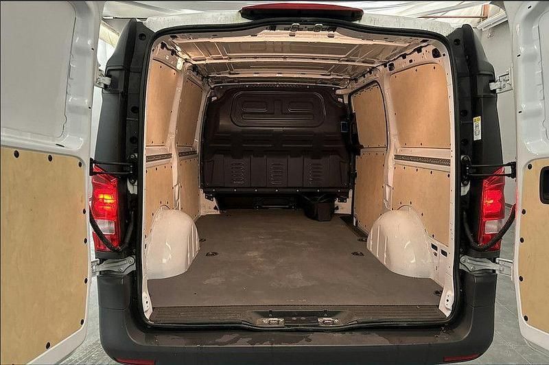 Gebraucht Mercedes e-Vito 85 kW (116 PS) 2023 Weiß Van / Kleinbus