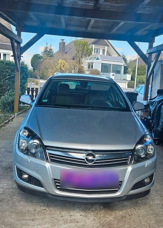 Gebraucht Opel Astra Edition 101 PS (74 kW) 2010 Silber Kombi