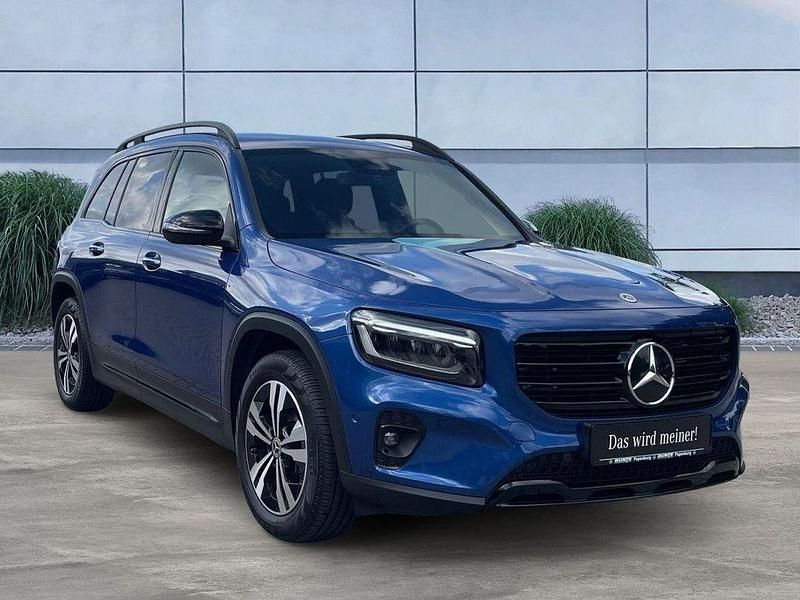 Gebraucht Mercedes GLB220 Night 190 PS (139 kW) 2024 Spektralblau (blau) SUV
