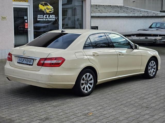 Gebraucht Mercedes E200 163 PS (119 kW) 2011 Beige Limousine
