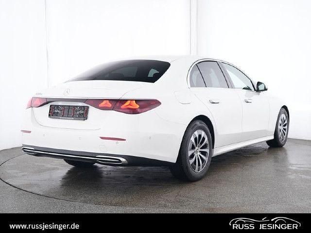 Polarweiß Gebraucht 2025 Mercedes E220 Avantgarde Limousine | 49.880 € (Guter Preis) - Bild 1/4