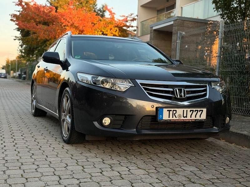 Schwarz Gebraucht 2015 Honda Accord Elegance Kombi | 8.500 € (Fairer Preis) - Bild 1/4