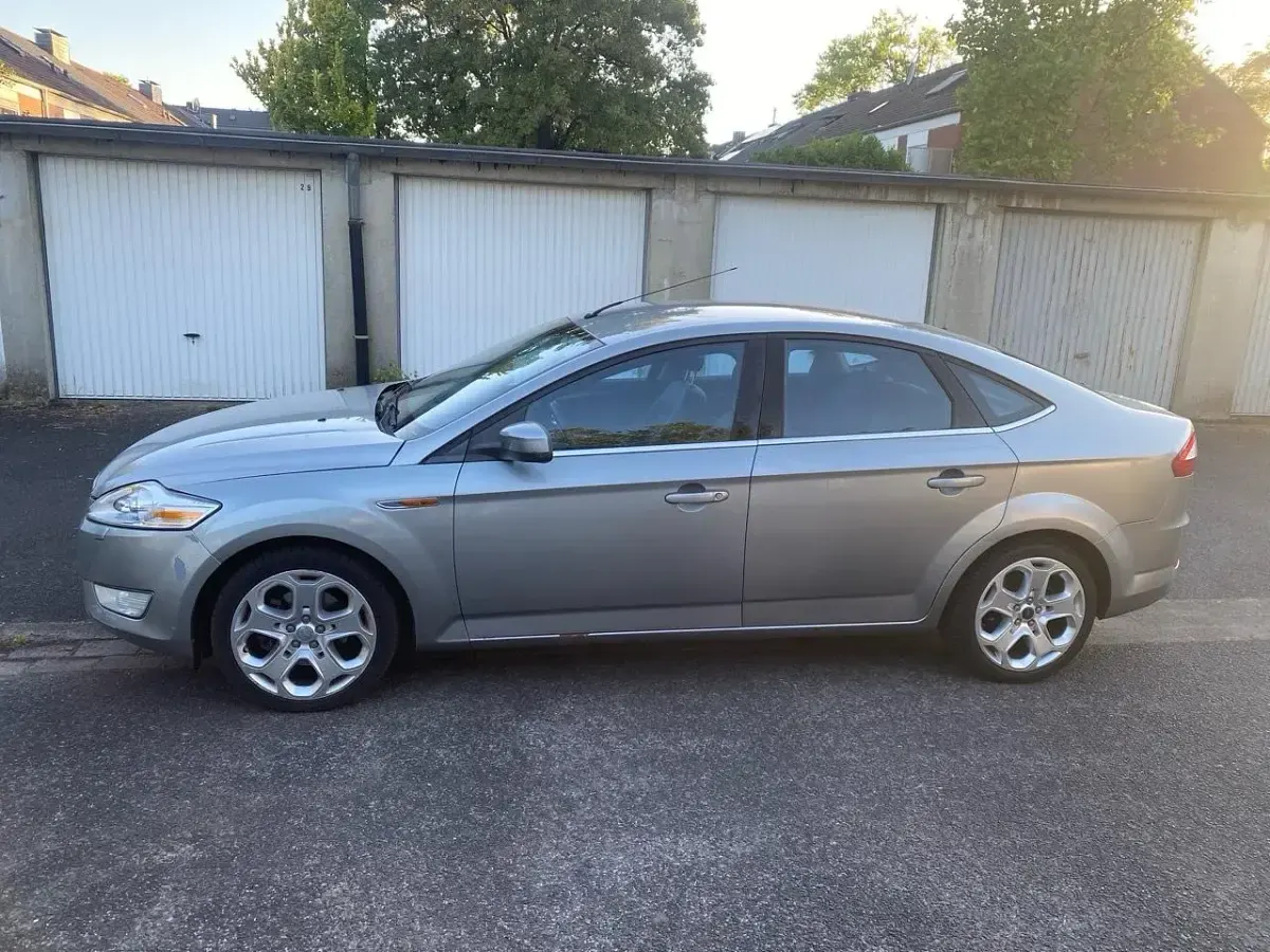 Gebraucht Ford Mondeo 160 PS (117 kW) 2009 Silber Limousine