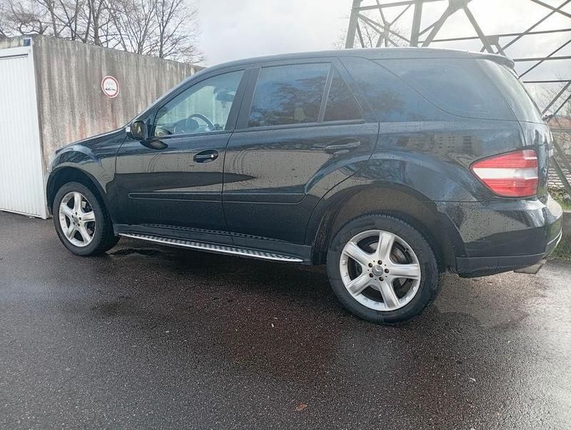 Gebraucht Mercedes ML280 190 PS (139 kW) 2008 Schwarz SUV