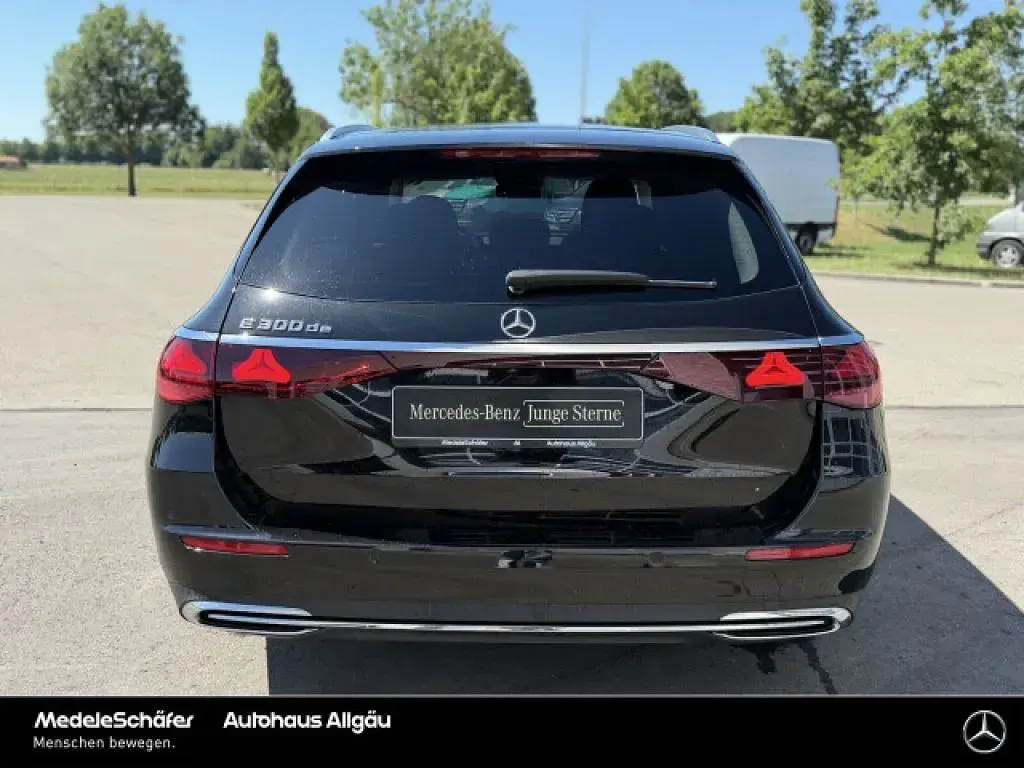 Gebraucht Mercedes 300 Avantgarde 197 PS (144 kW) 2025 Lack obsidianschwarz (metallic) Kombi