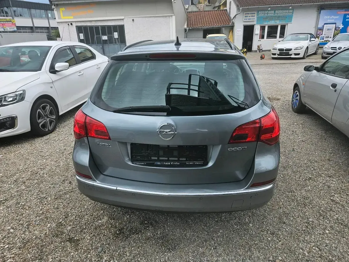 Gebraucht Opel Astra 95 PS (69 kW) 2013 Grau Kombi