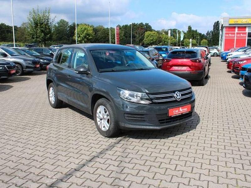 Grau Gebraucht 2015 VW Tiguan Trendline SUV | 12.590 € (Fairer Preis) - Bild 1/4