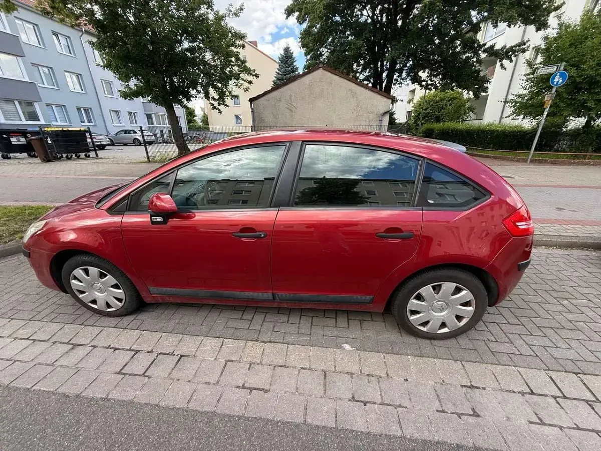 Gebraucht Citroën C4 Advance 90 PS (66 kW) 2009 Rot Limousine
