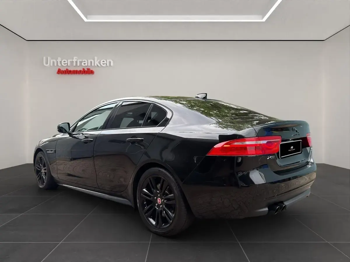 Gebraucht Jaguar XE R-Sport 179 PS (131 kW) 2018 Schwarz Limousine