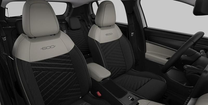 Neu Fiat 600 La Prima 145 PS (106 kW) 2025 Mare grün metallic SUV