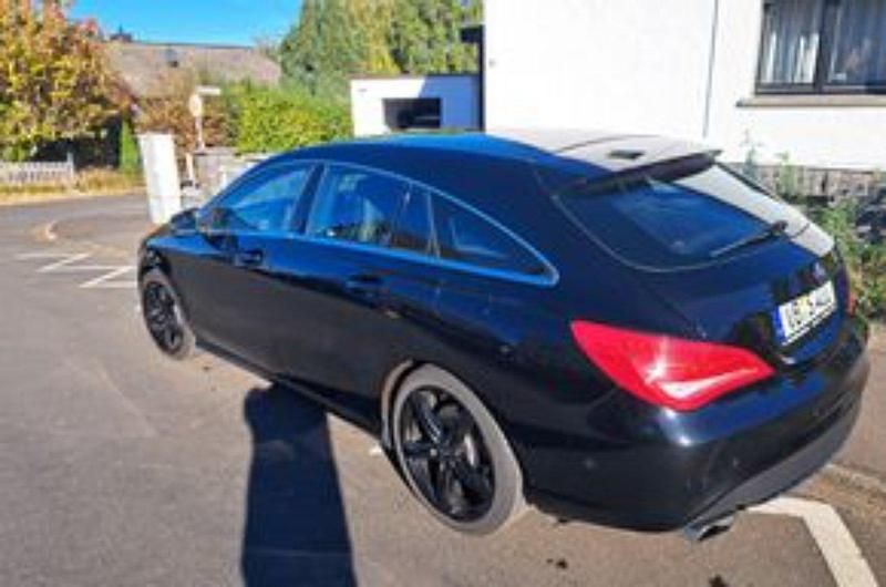 Gebraucht Mercedes CLA180 122 PS (89 kW) 2016 Schwarz Limousine